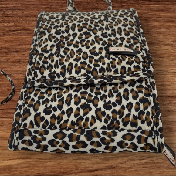 Travelon Handbags - NWOT Travelon Purse Womens Leopard Print Expandable Compact Crossbody Bag